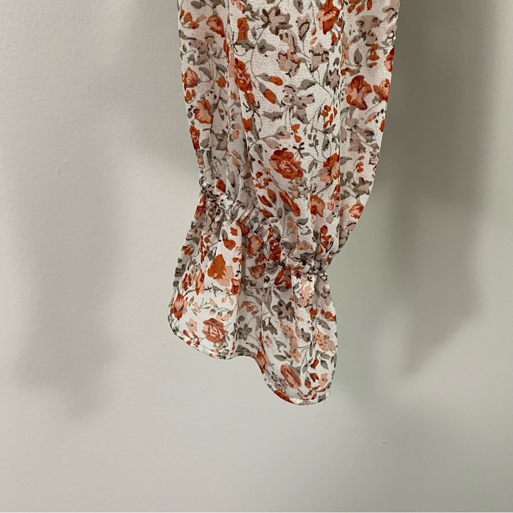 ⭐️ 2/$30 ⭐️ Floral Ruffle Smocked Waist Blouse - Picture 4 of 7
